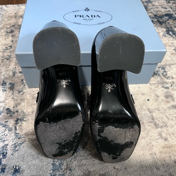 Prada - Picture 3 of 5